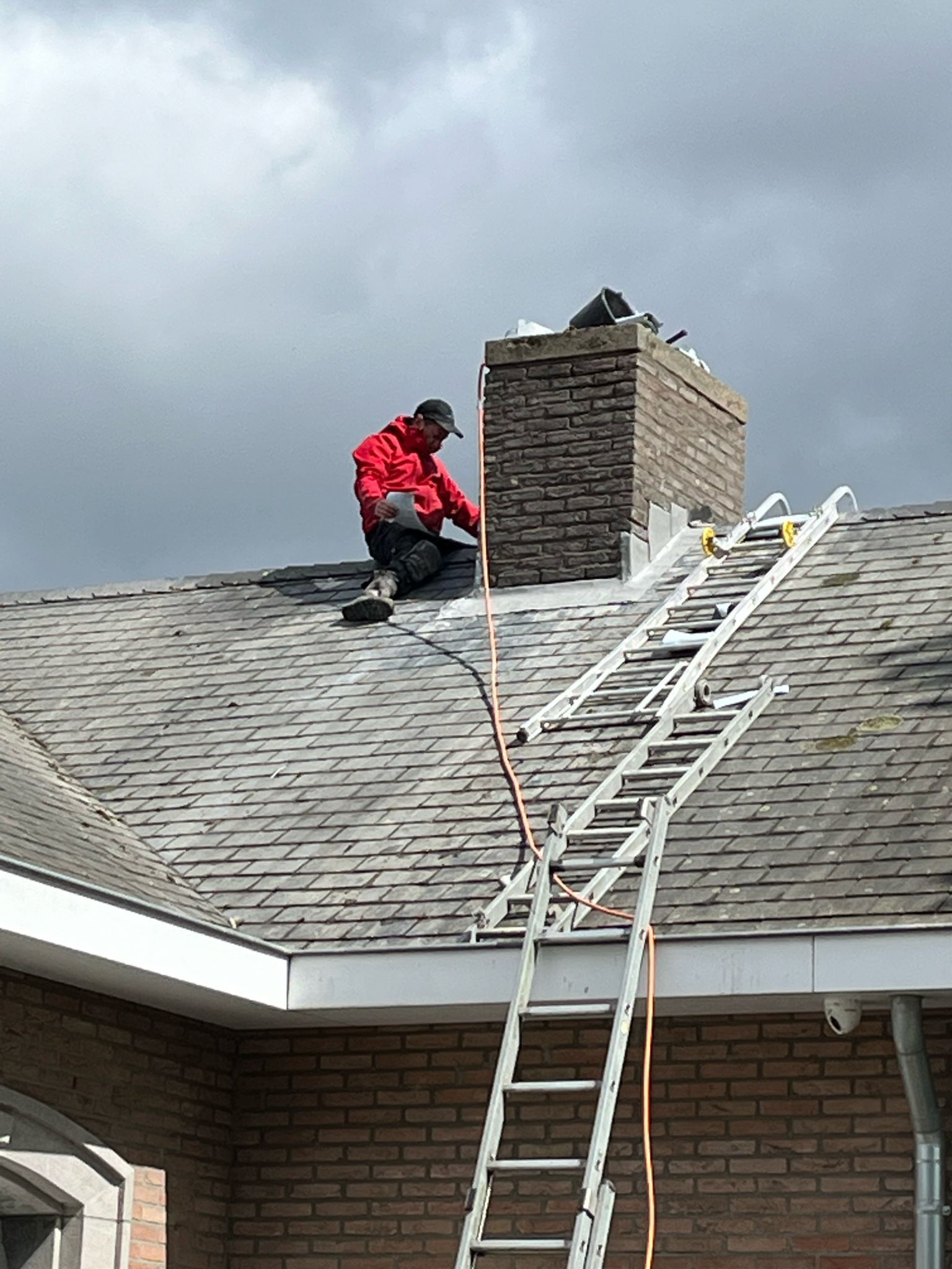 Limburg Dakdekker Limburg Dakspecialist Limburg Limburg Dakservice dakrenovatie Limburg Dakonderhoud Limburg Bedrijfsdaken Bedrijfsdak schoorsteenreparatie schoorsteen renovatie